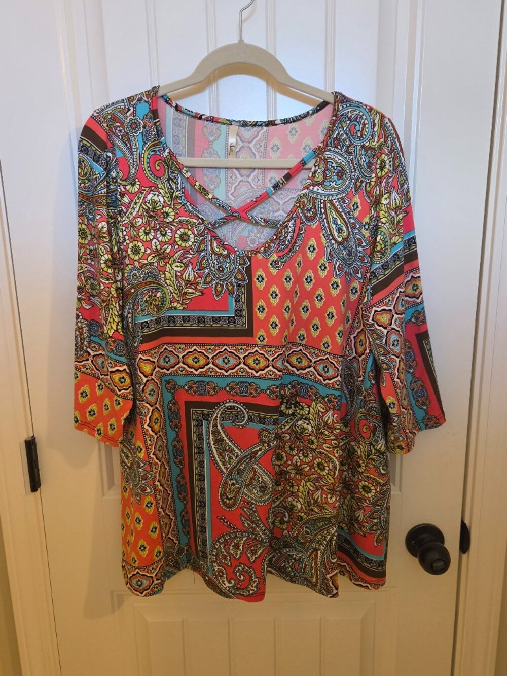 Voll Women's Multicolor Paisley V-Neck Tunic - L